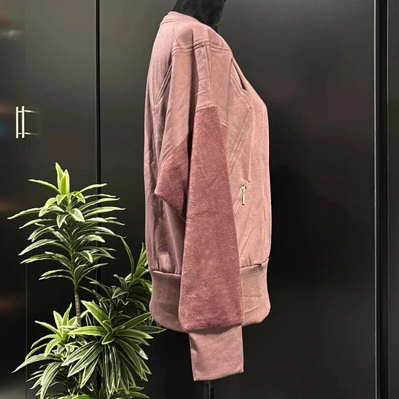 Tahari Sport Velvet soft sleeves & interior, crewneck, pullover, zip hip pockets - Picture 6 of 12